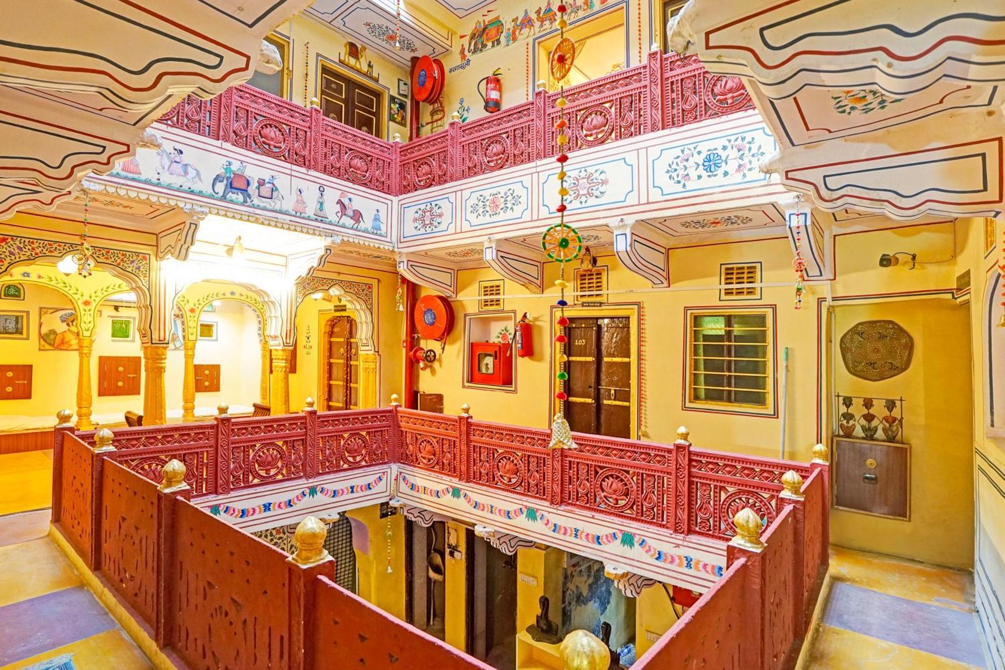 Отель Super Collection O Ramganj Near Hawa Mahal Джапур Экстерьер фото