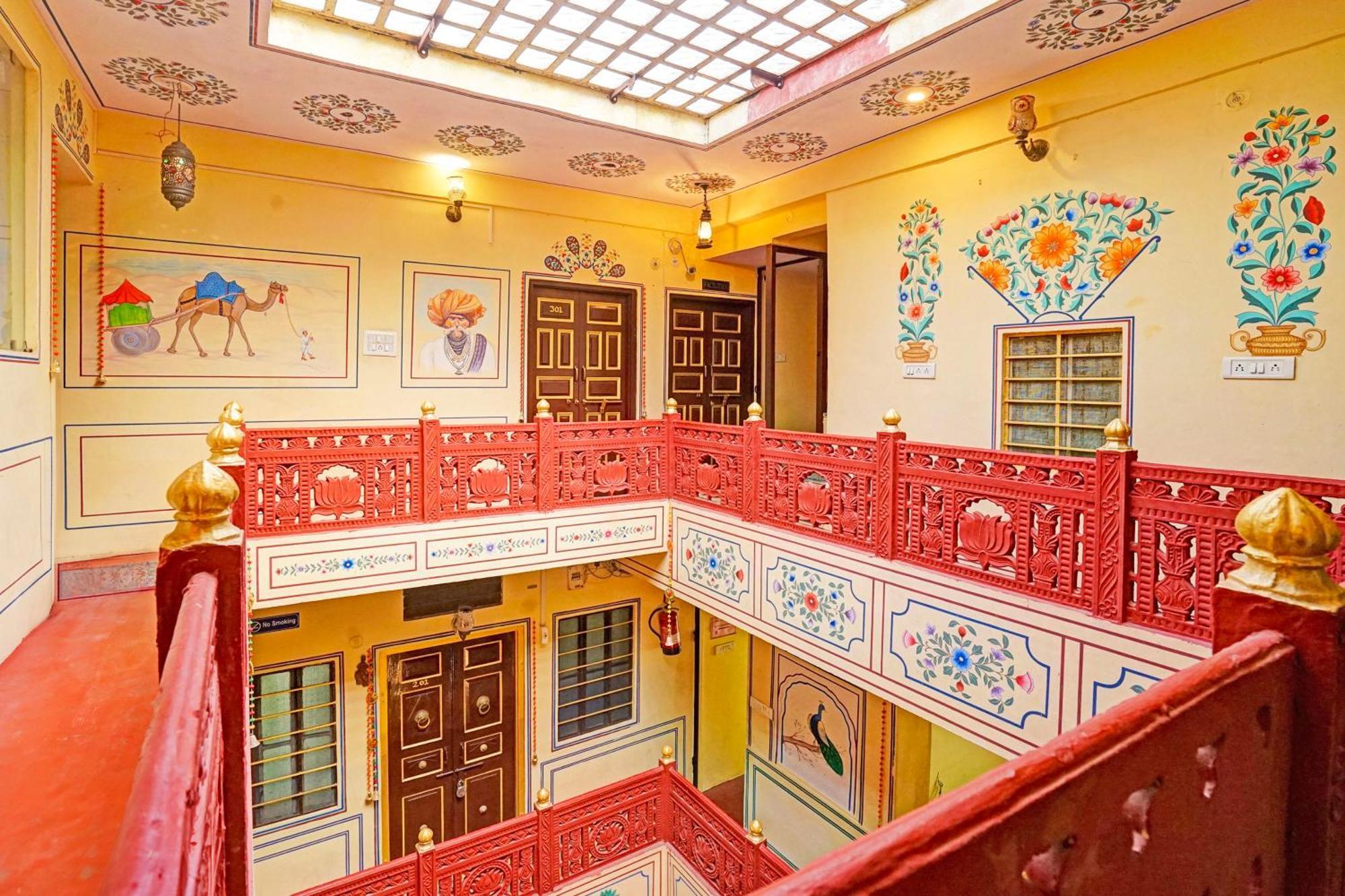 Отель Super Collection O Ramganj Near Hawa Mahal Джапур Экстерьер фото