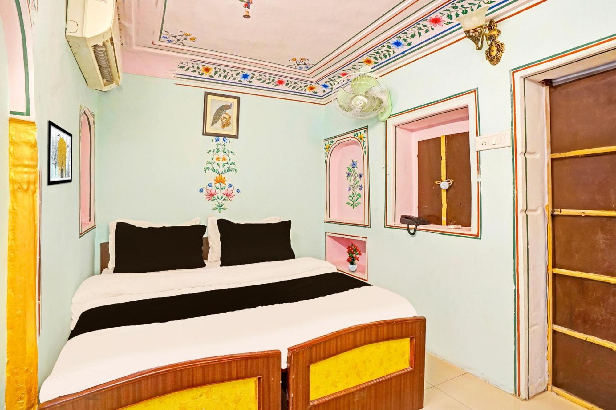 Отель Super Collection O Ramganj Near Hawa Mahal Джапур Экстерьер фото