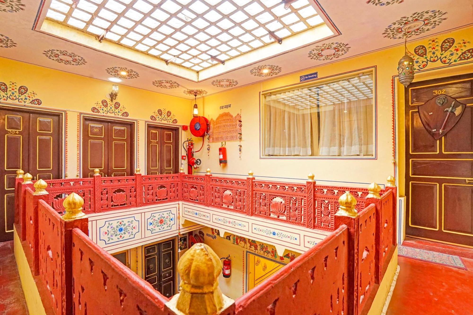 Отель Super Collection O Ramganj Near Hawa Mahal Джапур Экстерьер фото