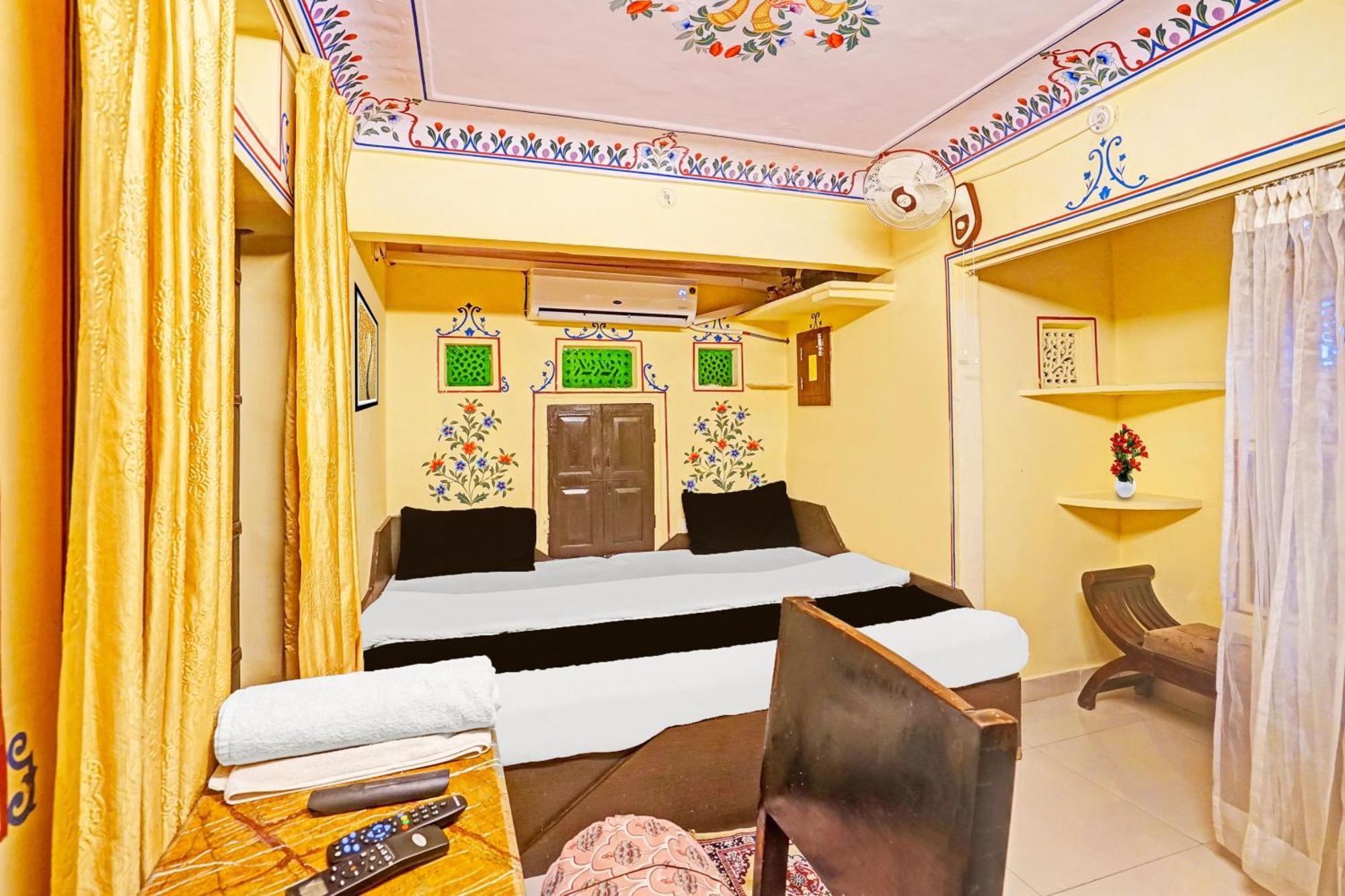 Отель Super Collection O Ramganj Near Hawa Mahal Джапур Экстерьер фото